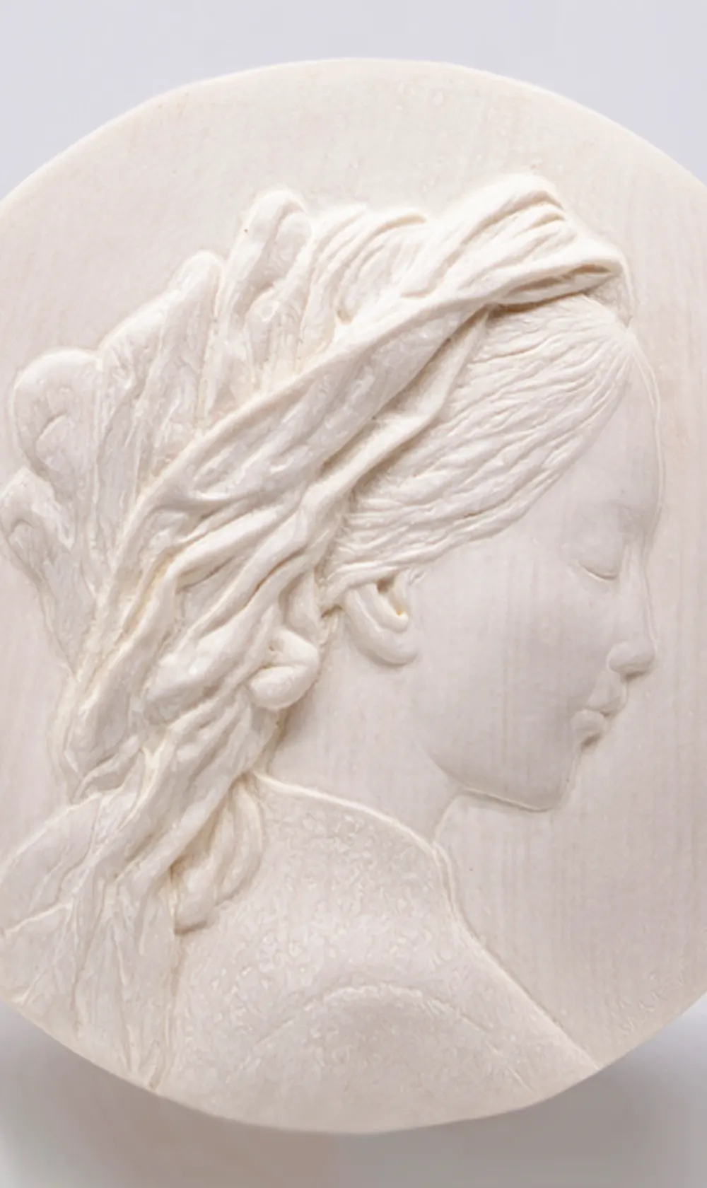 Medallón de María Esperanza de Oriente